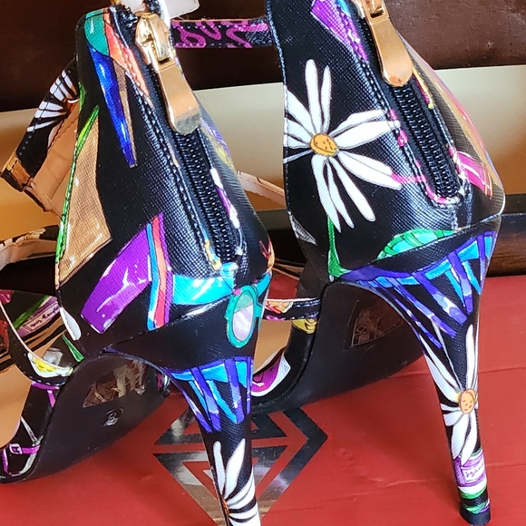 Shoes - Picture 3 of 4